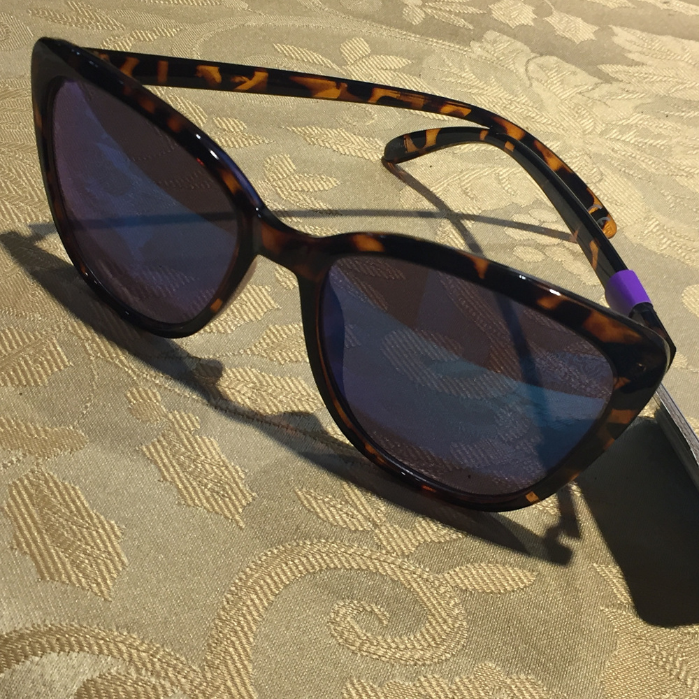 BNWT Foster Grant -- Cateye Macy Torte Blue Lens - Picture 3 of 6